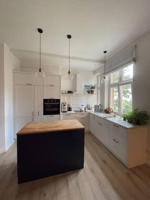Przestronne Mieszkanie W Kamienicy Apartment *